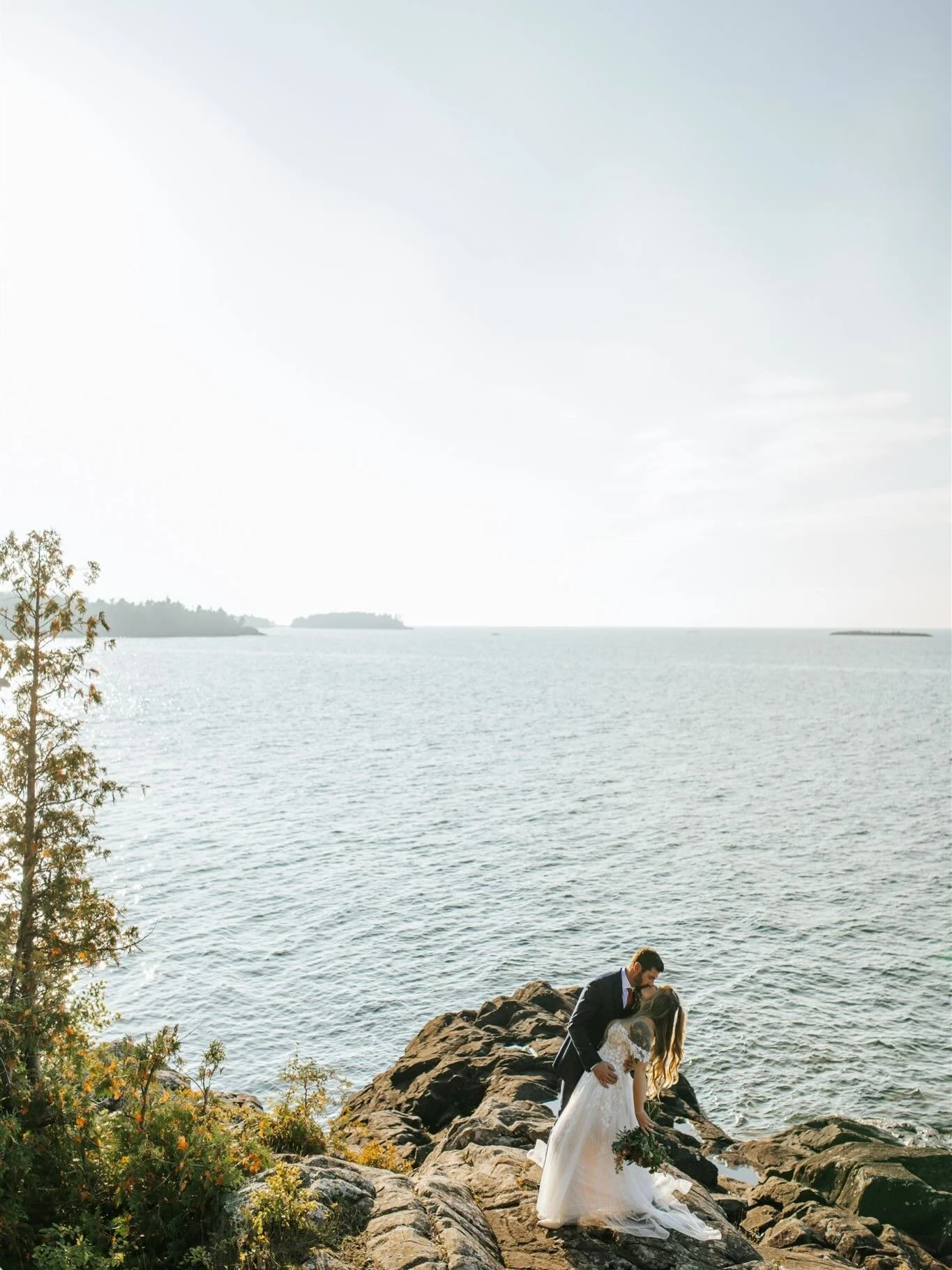 Same day. Same couple. Same Lake Superior coastline. Hours apart. In love with both lighting scenarios 😍