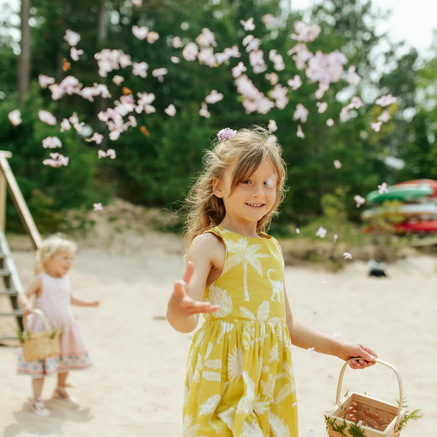 Forever dazzled by the magic that is flower girls 🌼