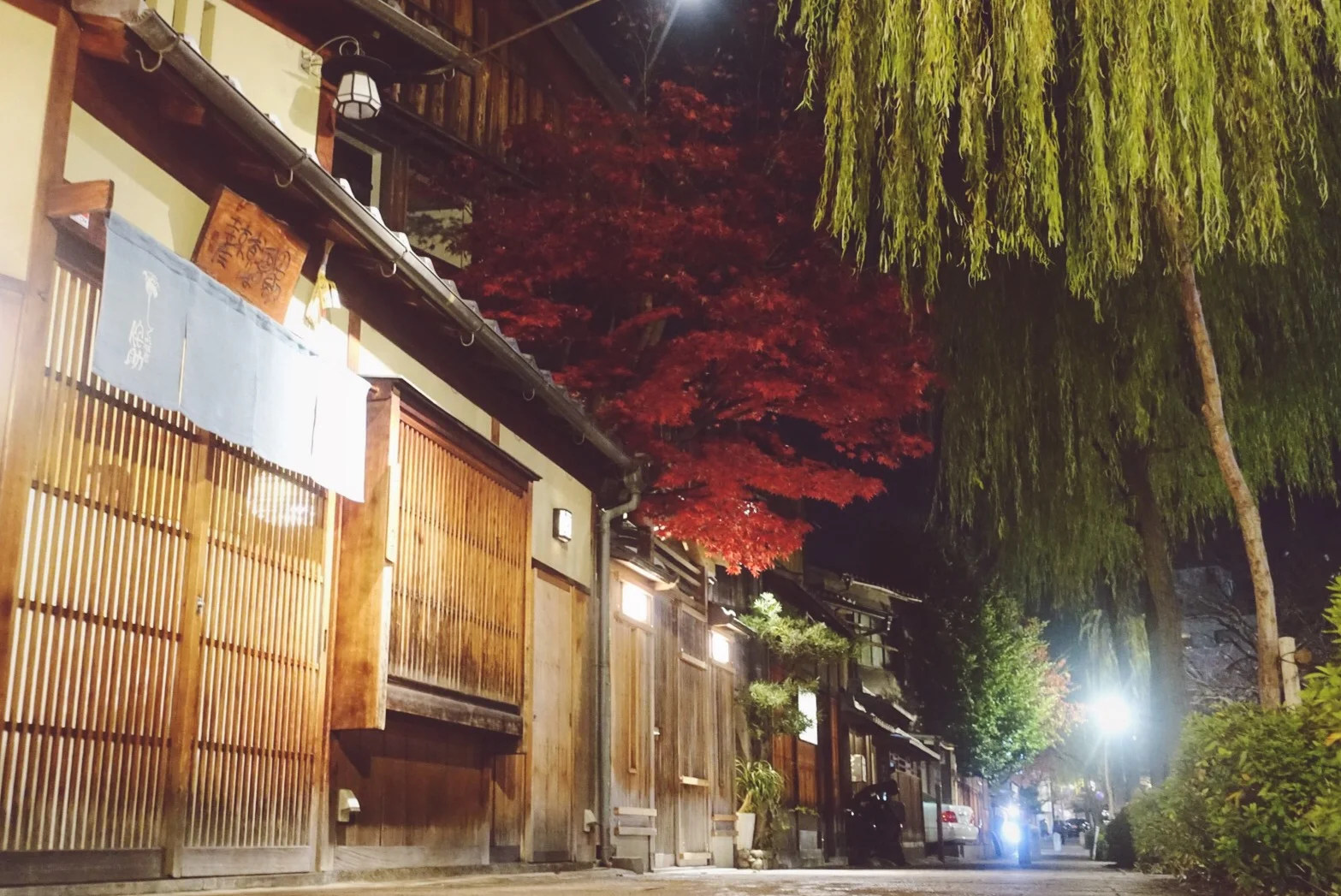 A walk through some of the most scenic streets in Gion, Kyoto; also known as the Geisha district
