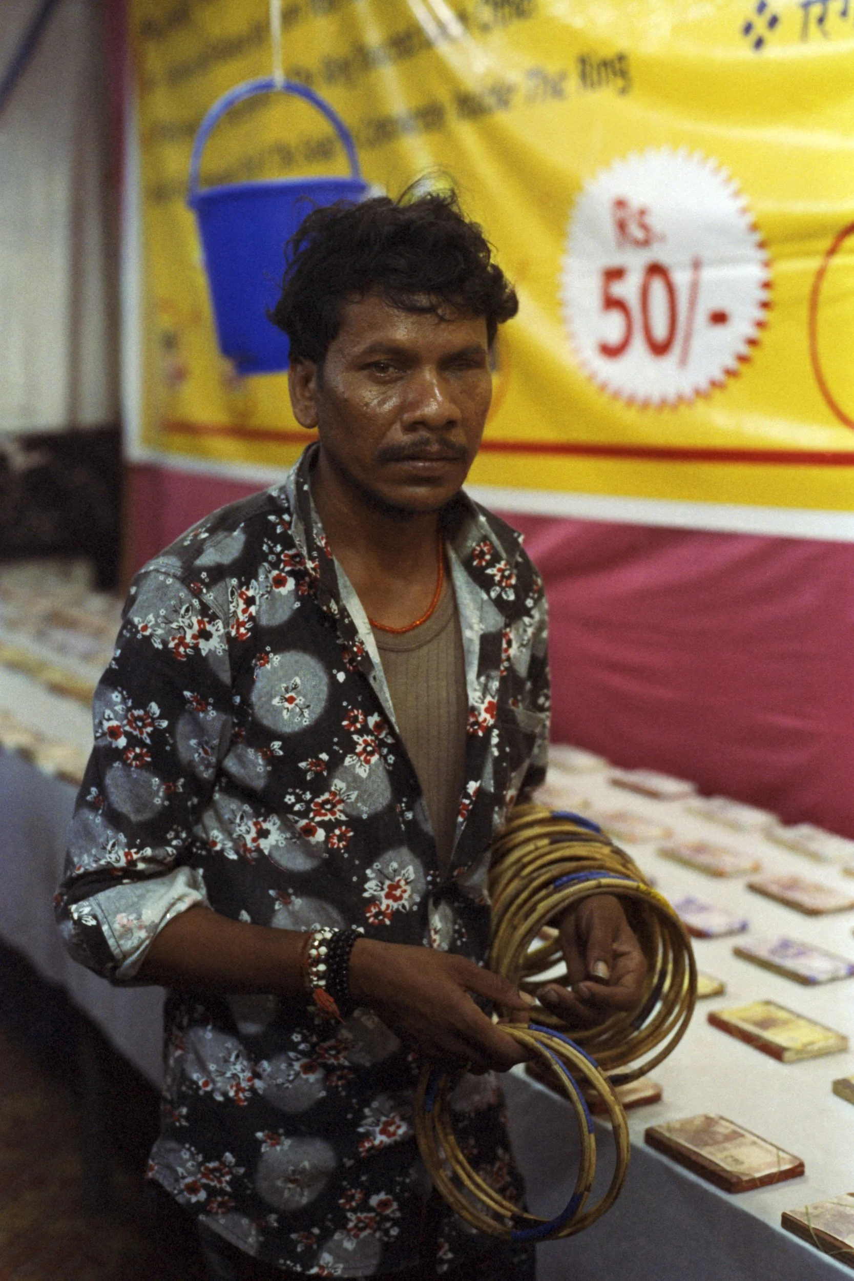 Cinestill800T35_MahimFair_24.jpg