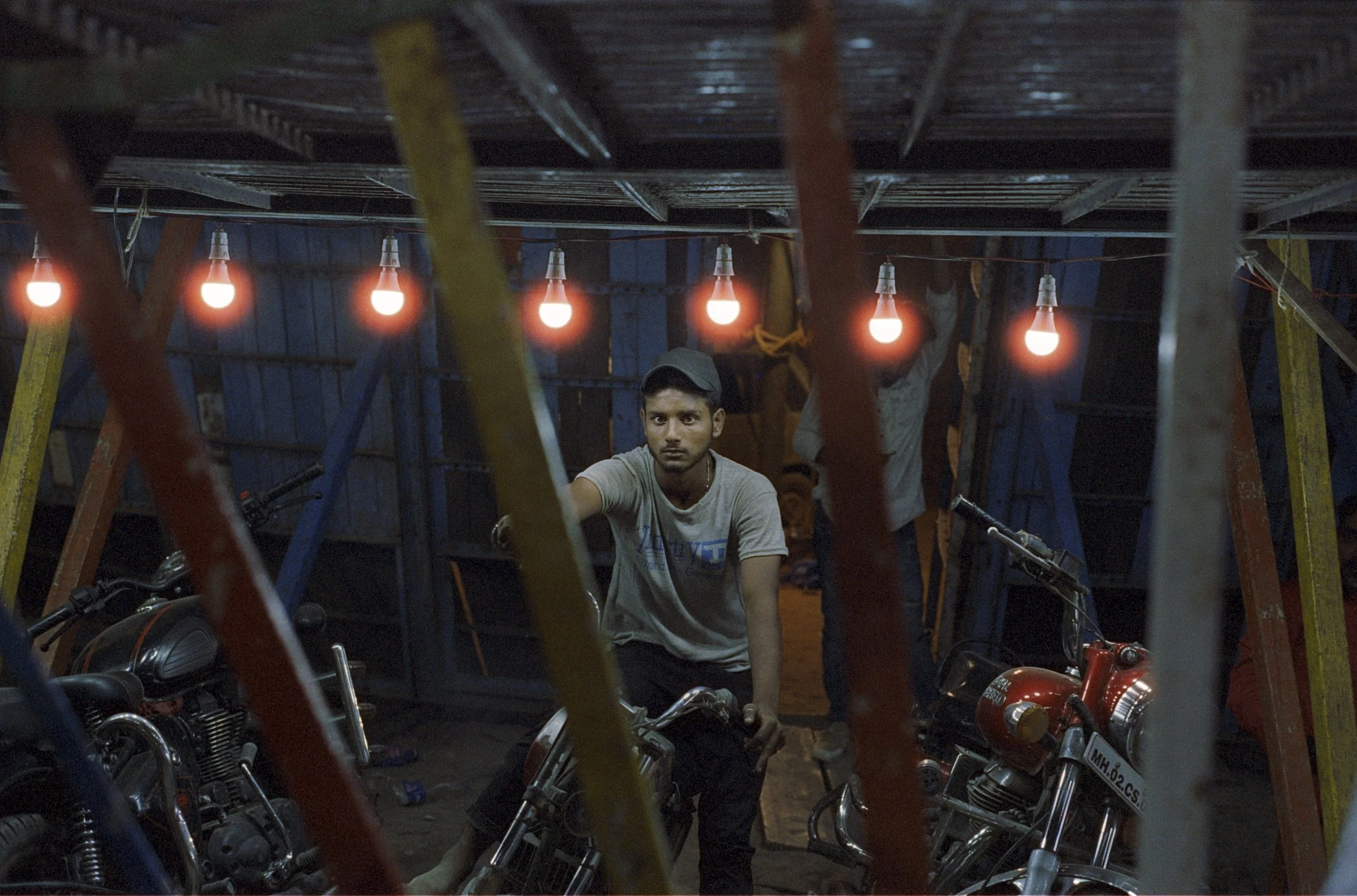 Cinestill800T35_MahimFair_32.jpg
