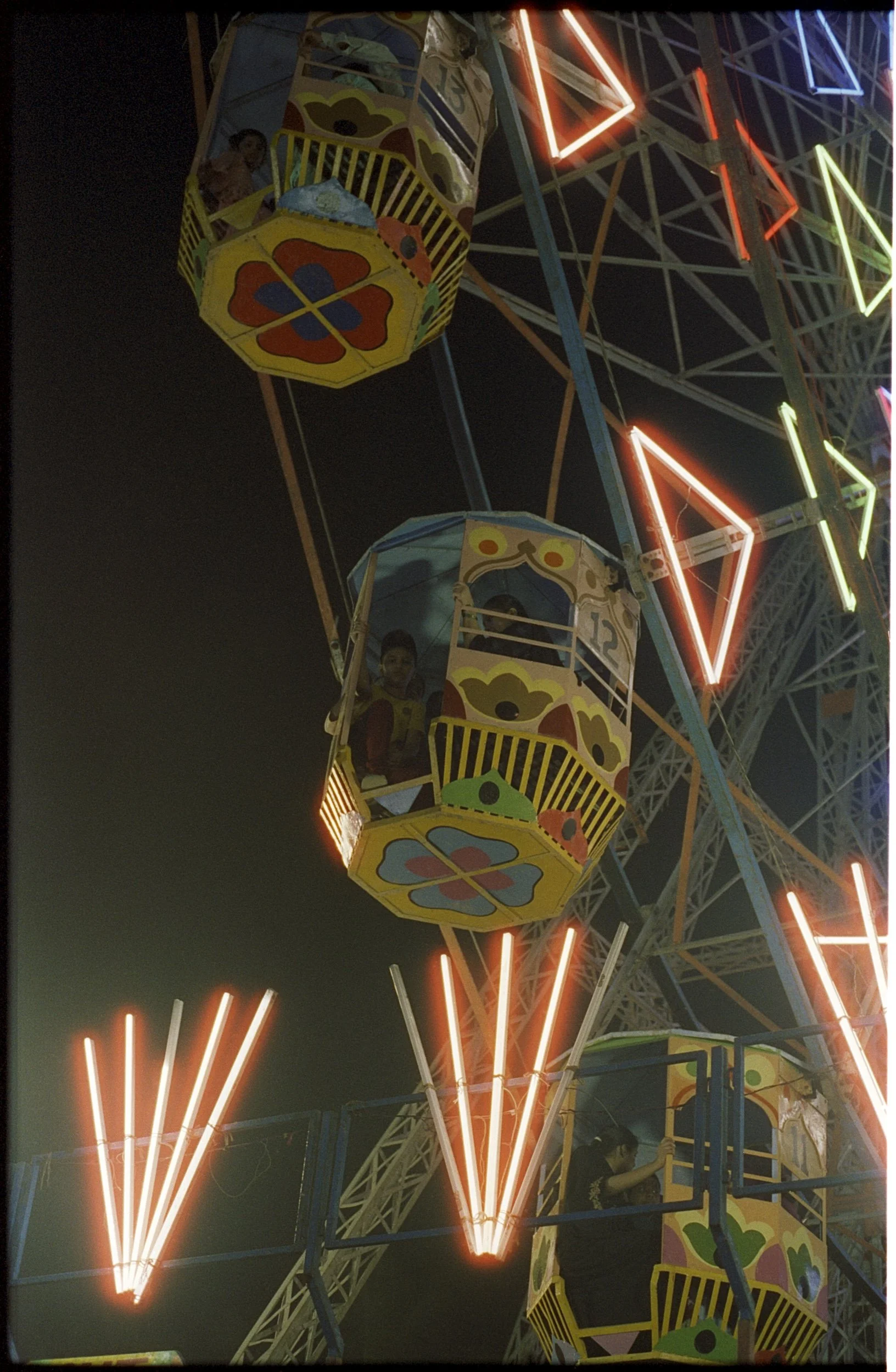 Cinestill800T35_MahimFair_34.jpg
