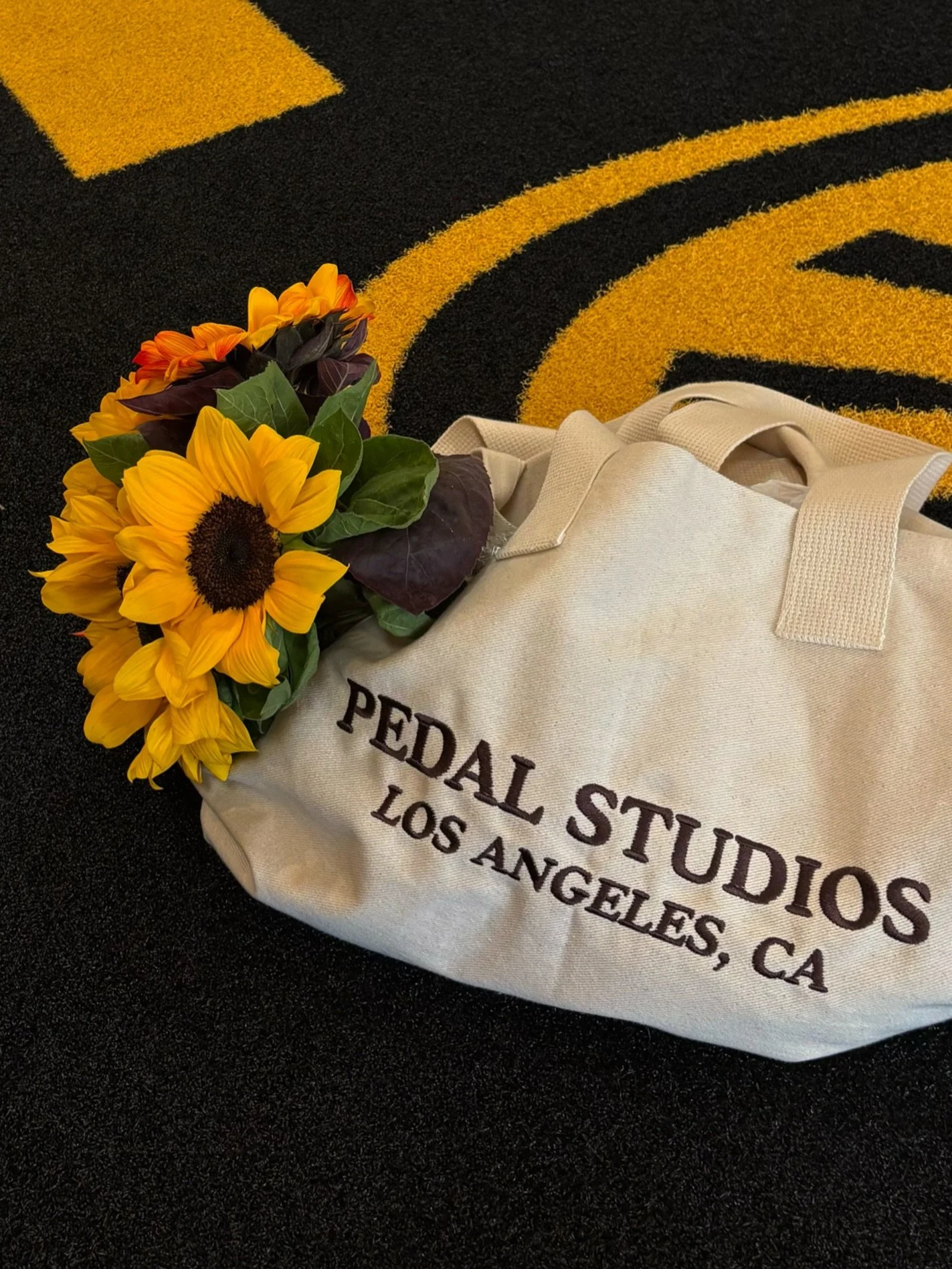 May gray doesn&rsquo;t exist in the studio !! See you tonight!!

 💛🌟🌻☀️✨

#teampedal #spinstudio #groupfitness #losangeles #boutiquefitness