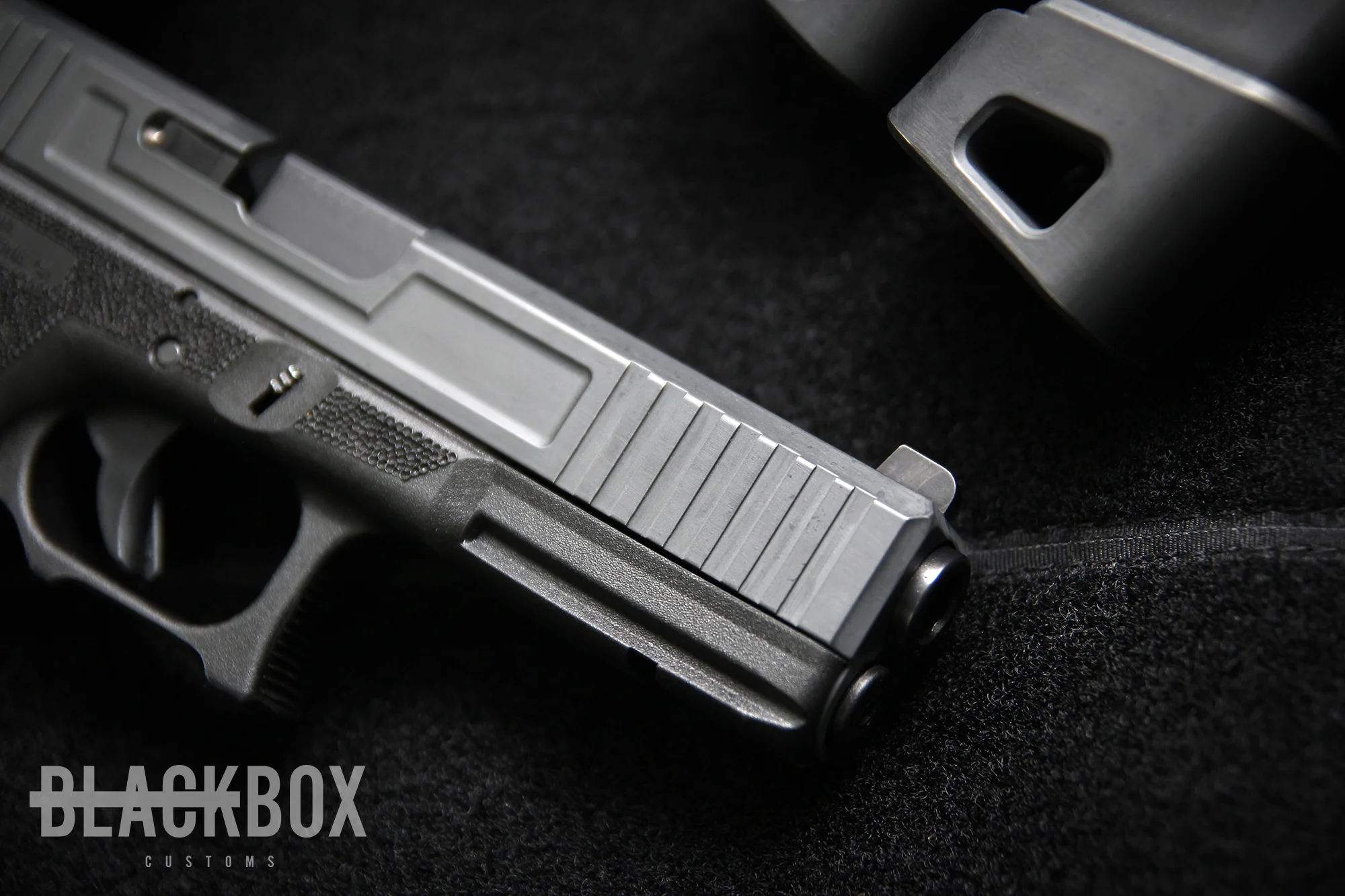(103) Glock 17 Gen 4 - Battle Worn Elite Concrete