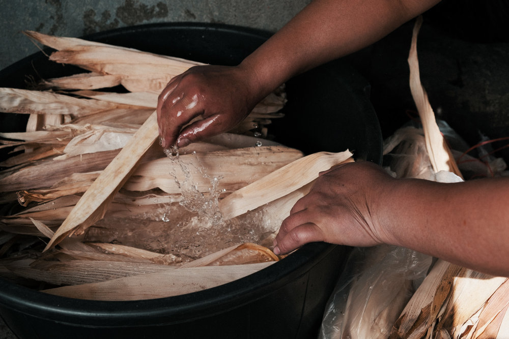  Washing the corn husks for the chuchitos. 