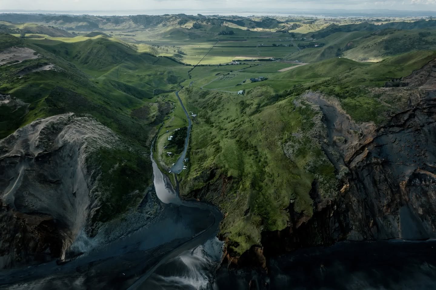 A few drone shots from today's ride. It wasn't planned so my drone batteries were only half charged ):

Still amazing I can get somewhere like this in an hour's ride. Small video coming later as well.

#newzeland #aotearoa #dji #beach