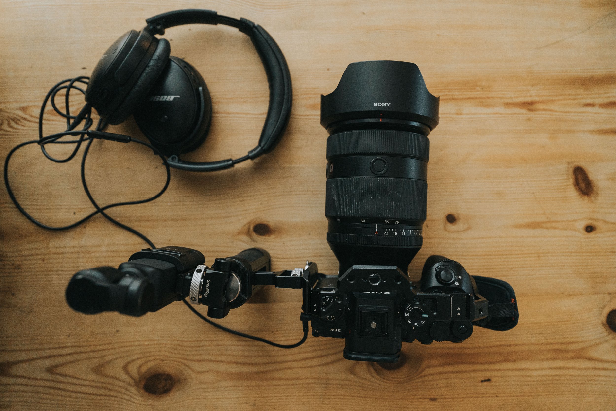 HOW DO YOU CAPTURE PHOTOS AND VIDEO SIMULTANEOUSLY?