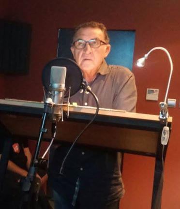 Ángel Corpa doblando a Freezer.