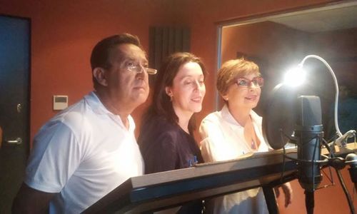 Mariano Peña (Mutenroshi), Nonia de la Gala (Bulma) y Ángeles Neira (Krilín).