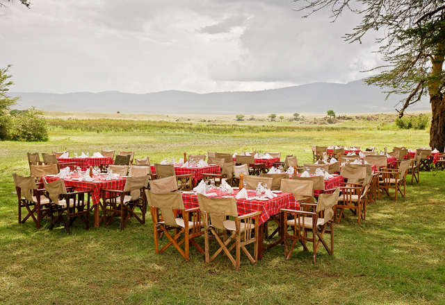 phoca_thumb_l_crater floor lunch.jpg