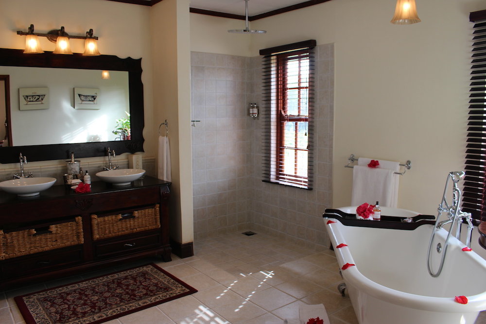 The_Manor_Bathroom_Interior_2_Tanzania_Safari_Takims_Holidays