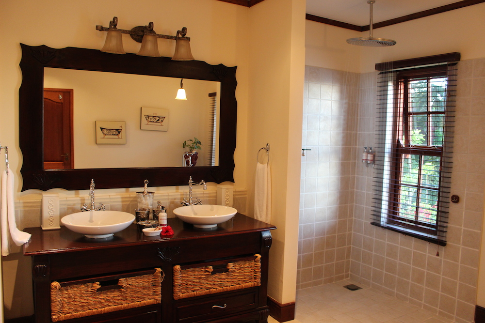 The_Manor_Bathroom_Interior_1_Tanzania_Safari_Takims_Holidays
