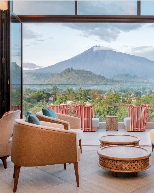 Unwind with stunning views of Mount Meru from the comfort of Gran Melia Arusha 🗻 Every corner offers a touch of elegance and a connection to nature. Perfect for a peaceful escape in the heart of Tanzania.
Book a memorable experience @takimsholidays