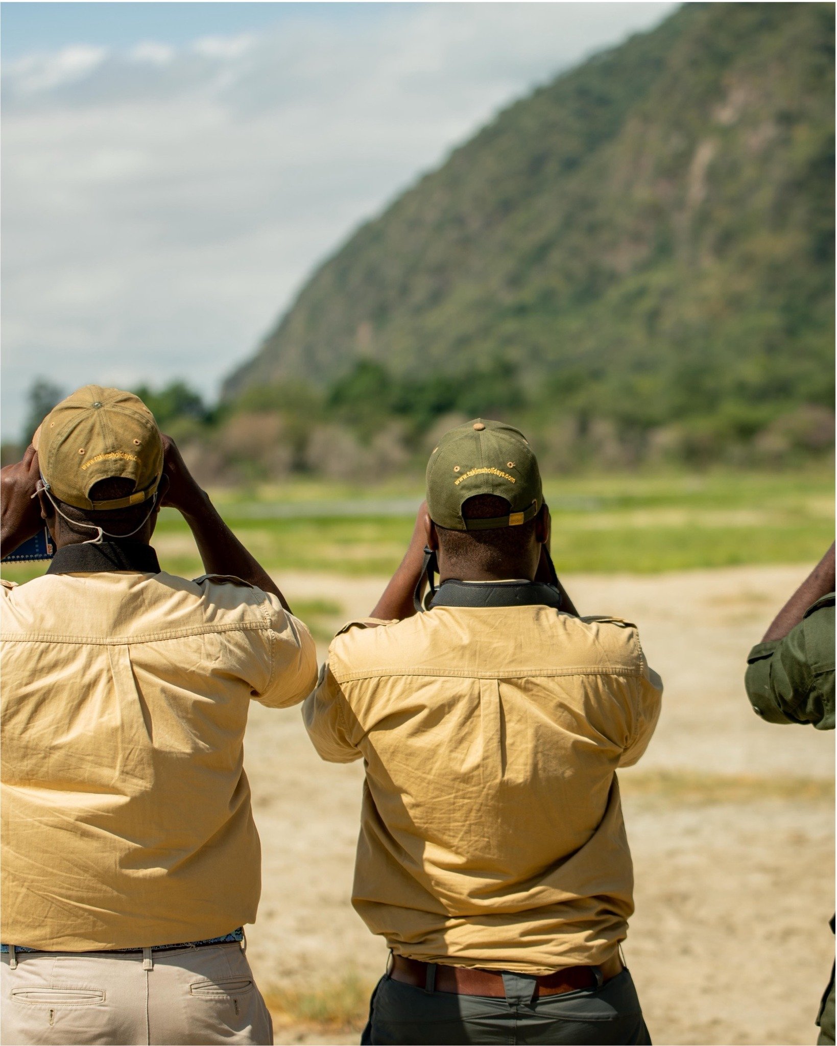 Knowledgeable, passionate, and always ready for adventure! 🍃 Our well-trained safari guides are here to lead you on a journey through Tanzania's stunning landscapes and rich wildlife! 🦁🌳
Book a memorable experience @ takimsholidays
#expertguides