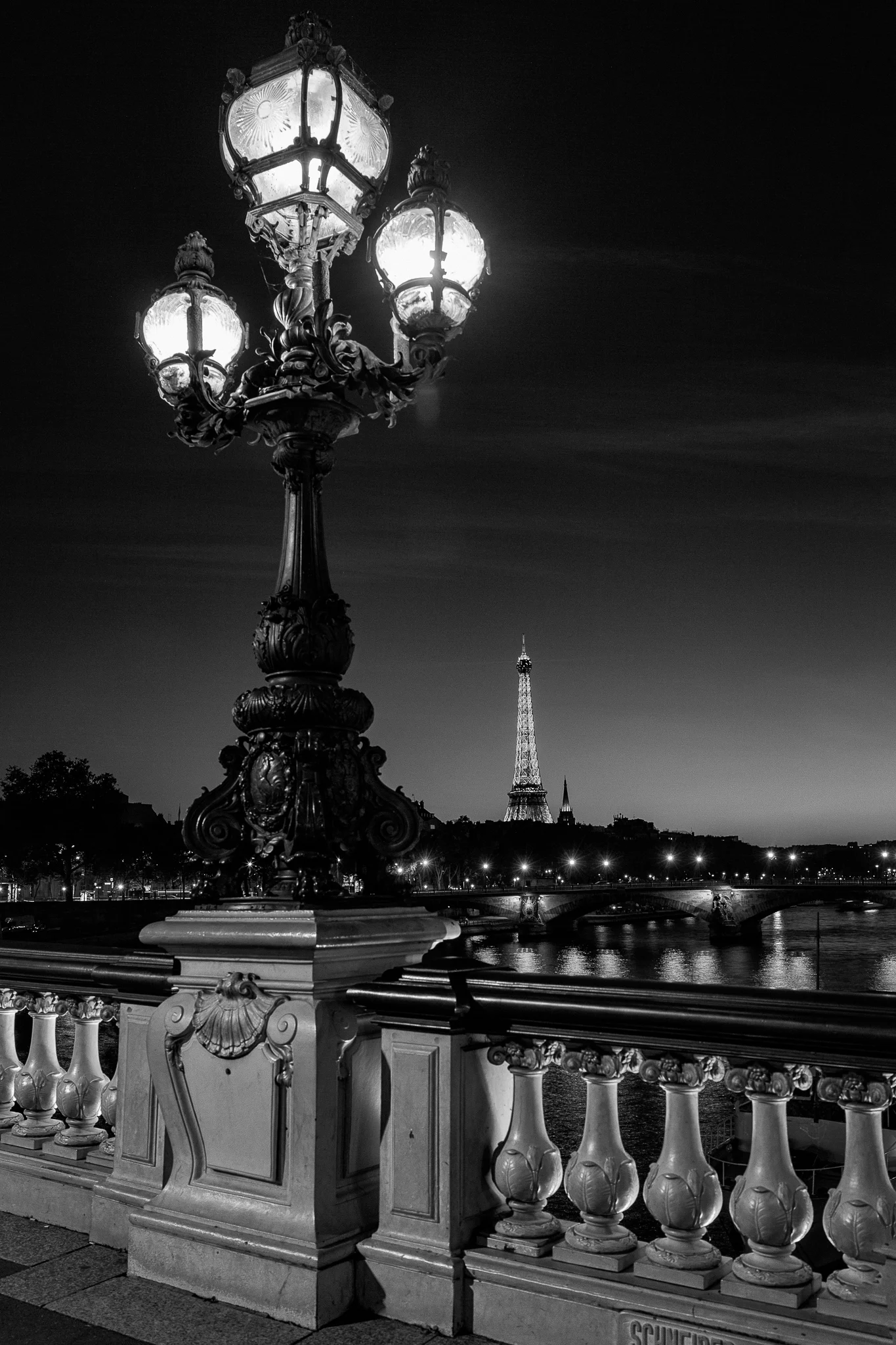 Paris-Eiffel-from-Alexander-III-bridge .jpg