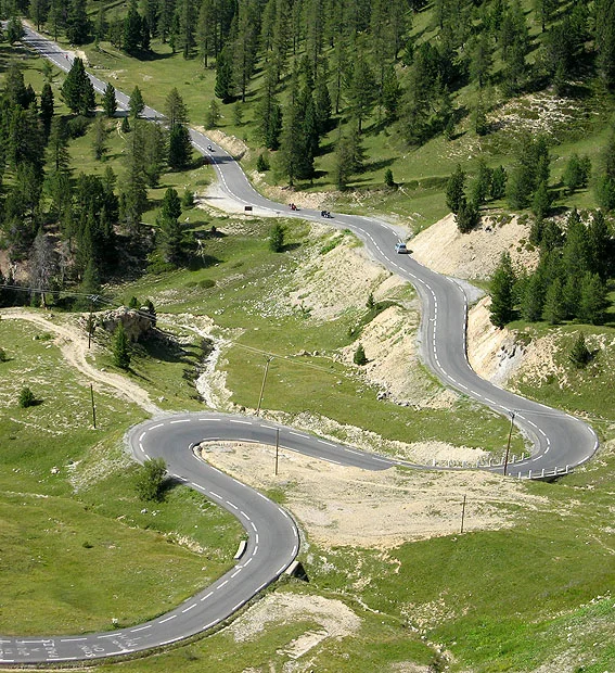 The road in this photo draws your eye through the scene. Image by Pierre Metivier .