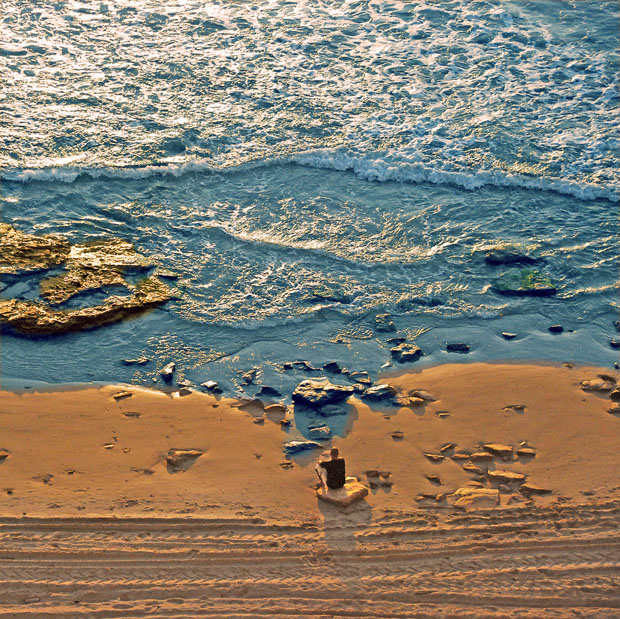 The unusual viewpoint chosen here creates an intriguing and slightly abstract photo. Image by ronsho .
