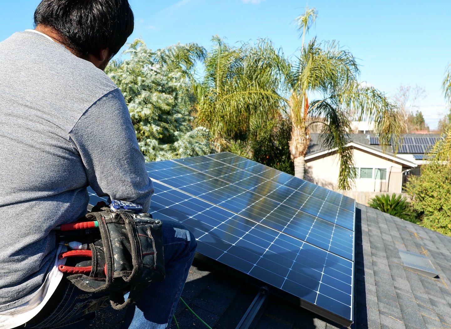👨&zwj;🔧 Our installation team is flexible and dedicated to ensuring you get the custom designed solar systems you expect. 👍 

☎️ Give us a call at (559) 251-5592 to get started! 

☀️ Learn more at the 🔗 in bio. 

#PacificSolar #Fresno #Solar #Sol