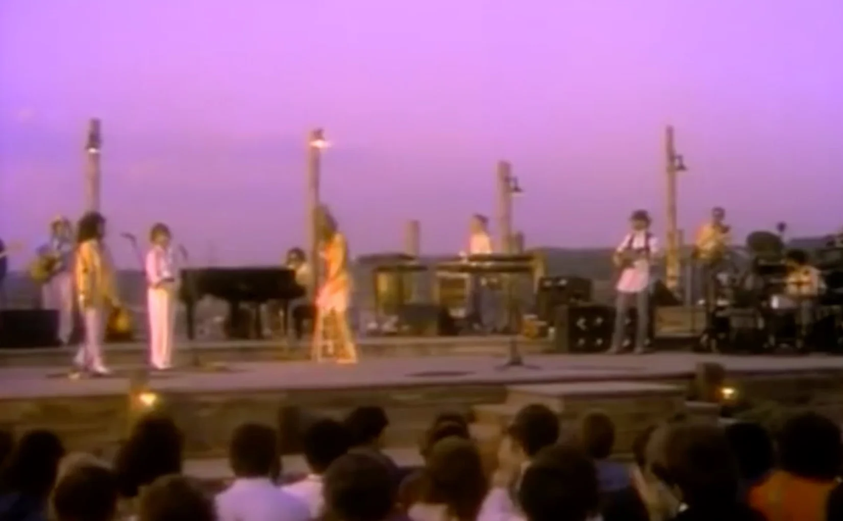 Carly Simon - Nobody Does It Better (Live 1987)