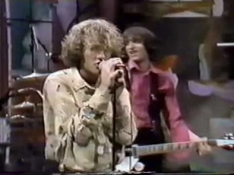 Juliana Hatfield Shares The Songs That Shaped Her Sound - ARTISTdirect Interviews