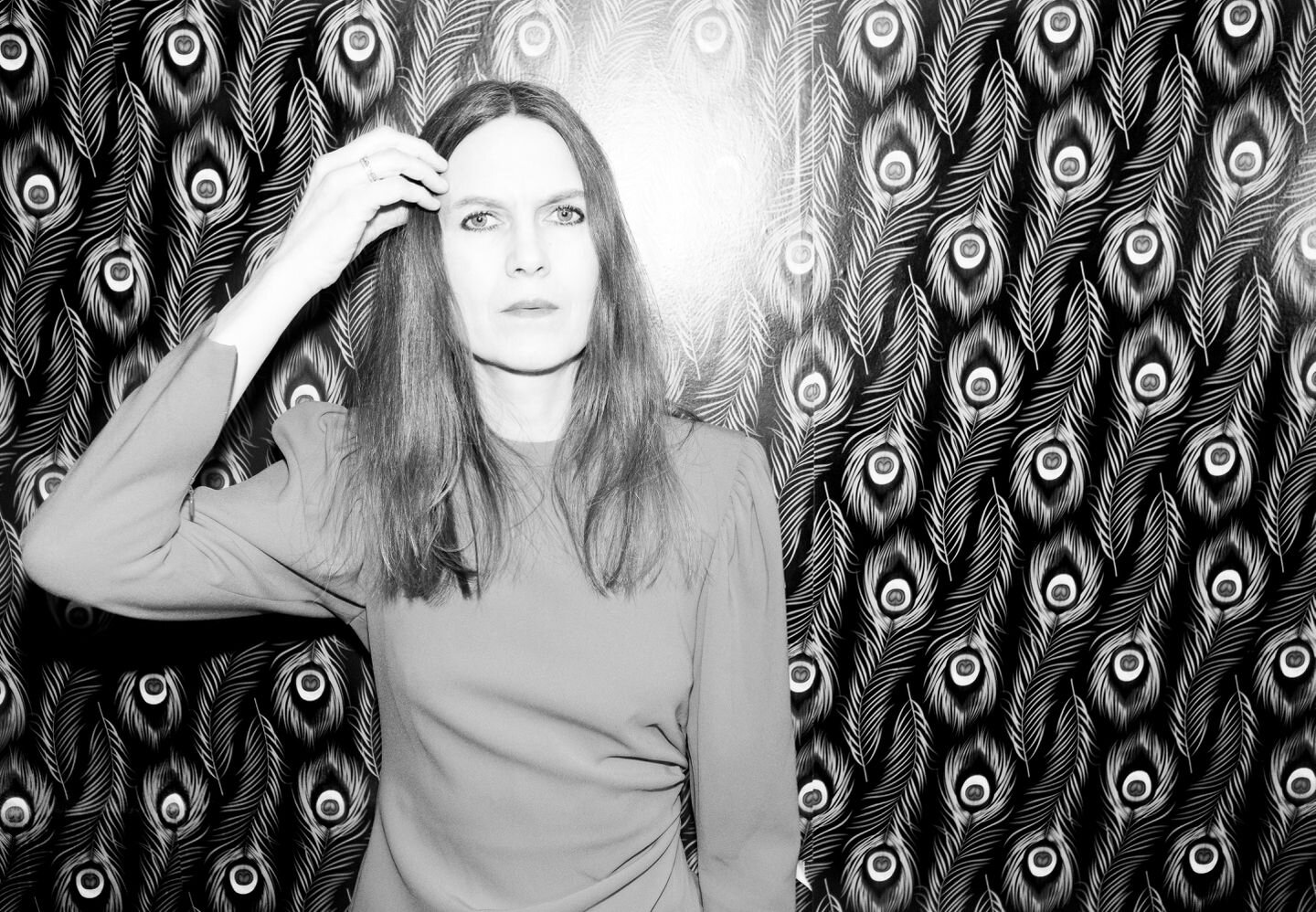 From Juliana Hatfield, a couple of slightly askew holiday tunes - The Boston Globe