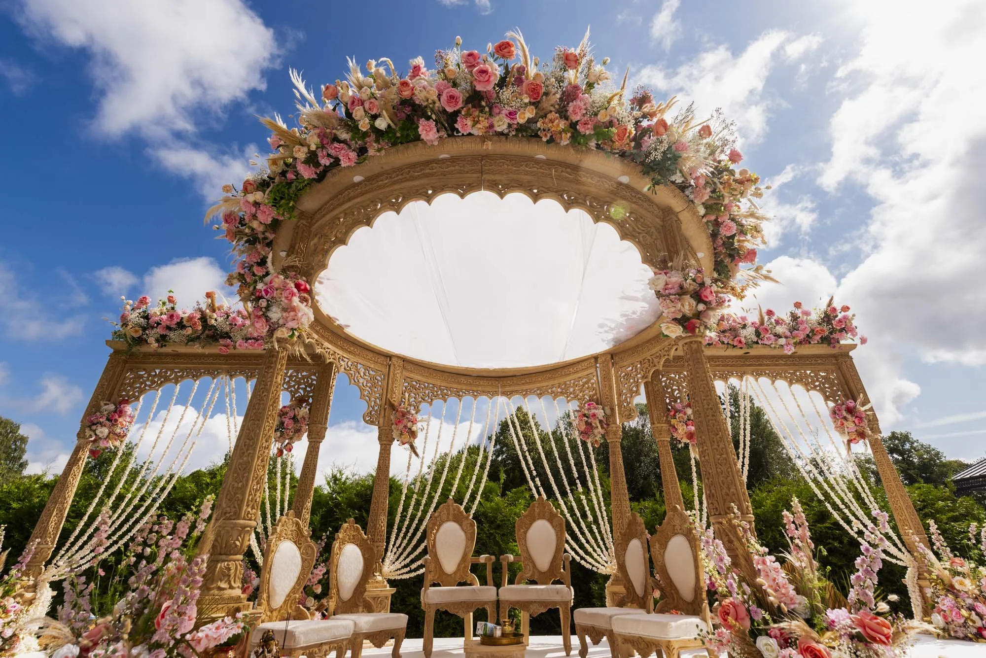  Venue: The Fairmont Windsor, Mandap &amp; Decor: 1SW Events 