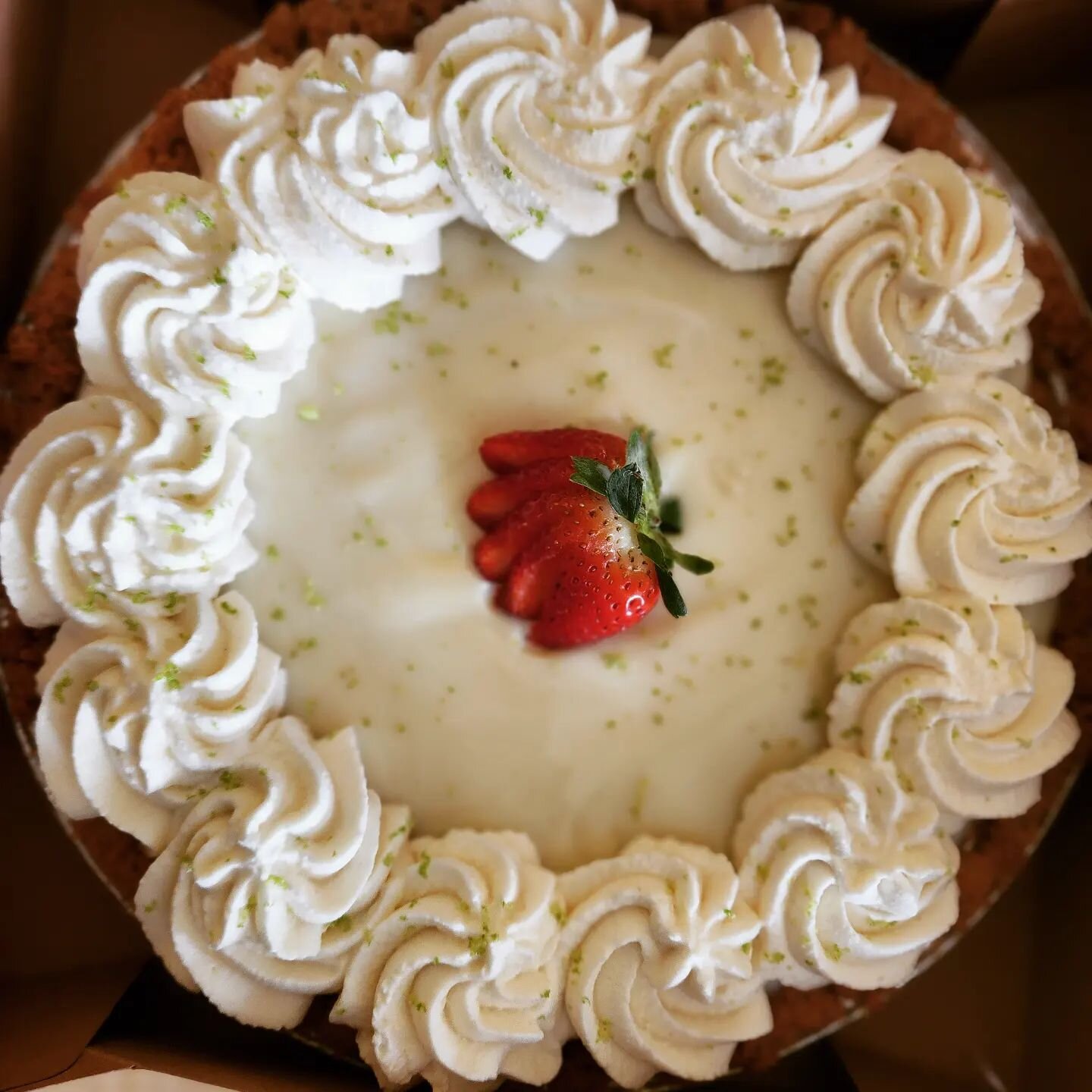 Our keylime pie decided to get a little sassy for Spring with this Strawberry variation...lets just say that my taste buds are doing the ultimate happy dance! 🍓

Tangy keylime curd and fresh muddled strawberries make this match a dessert lovers ulti