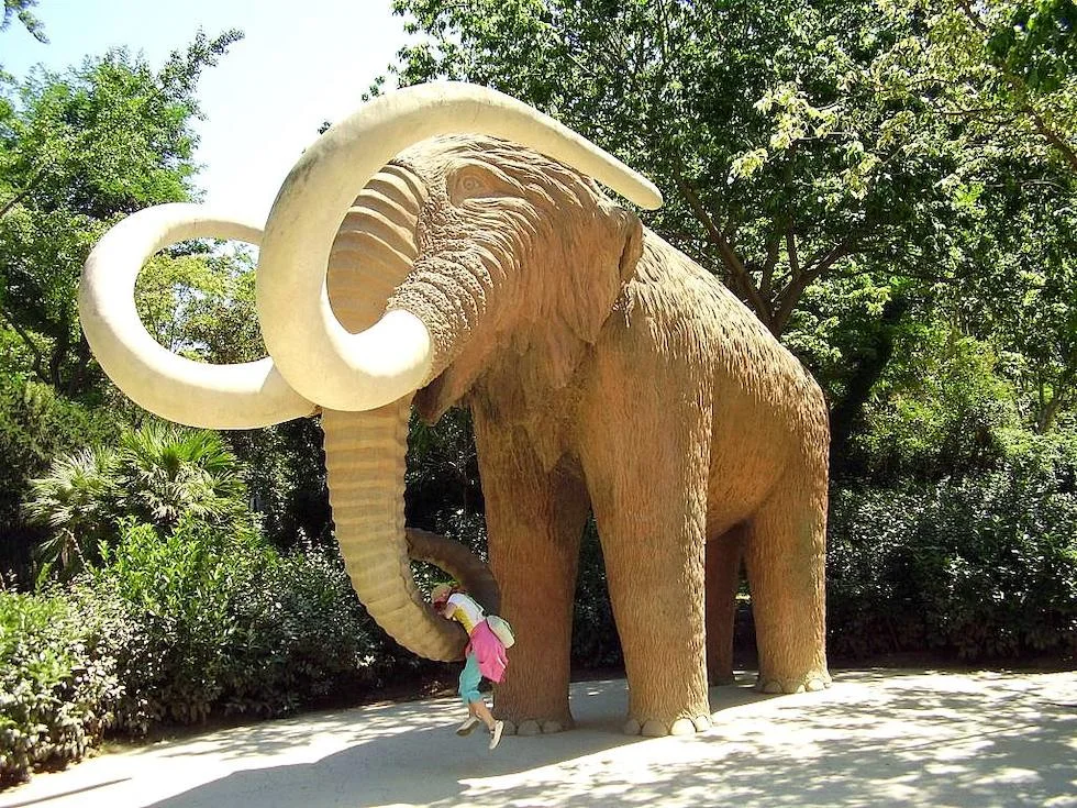 el-mamut-de-piedra-de-la-ciudadela_370402.jpg