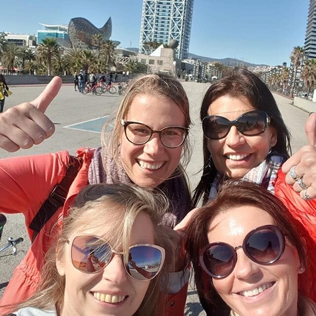 Barcelona by bike! Deze 3 Belgische vriendinnen ontdekten de leukste plekjes van de stad tijdens Op en stop Barcelona. Strike a pose 😀

#somethingelsbarcelona #barcelonacitytour #barcelonabybike #barcelonabiketour #fietseninbarcelona #fietstoursbarc