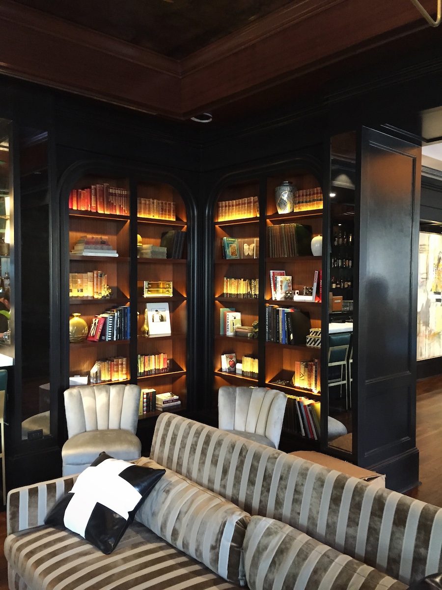 You know....the lounge does not have a name. Steve's Library has a nice ring to it........dreaming....