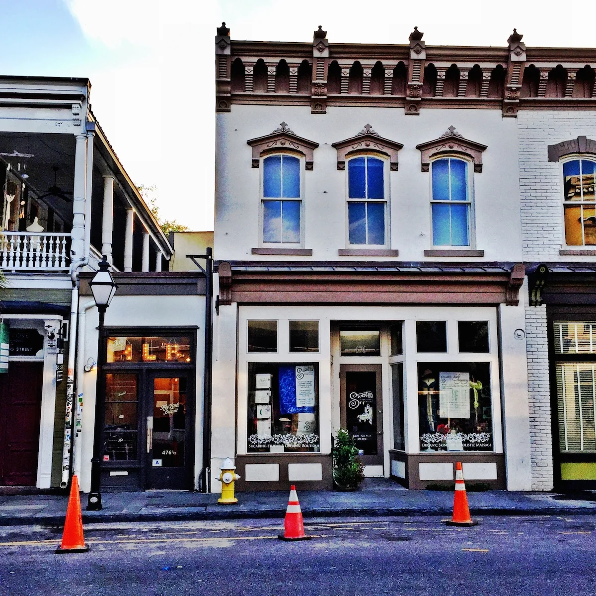 That tiny little storefront is Callie's Hot Little Biscuit. There is a ton of flavor packed into that skinny biscuit factory. Had my first taste of HLB at the Spectator Hotel. It lived up to the hype.