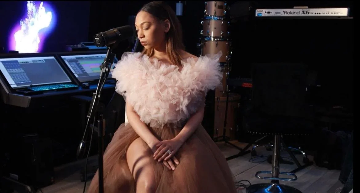 Rising Billboard Chart-topping Singer-Songwriter MARIAH. (with a period) Releases A LIVE Performance Rendition To Her New Single, "MAYBE"…