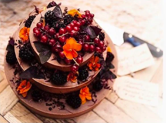 wedding cake 3 tier.jpg