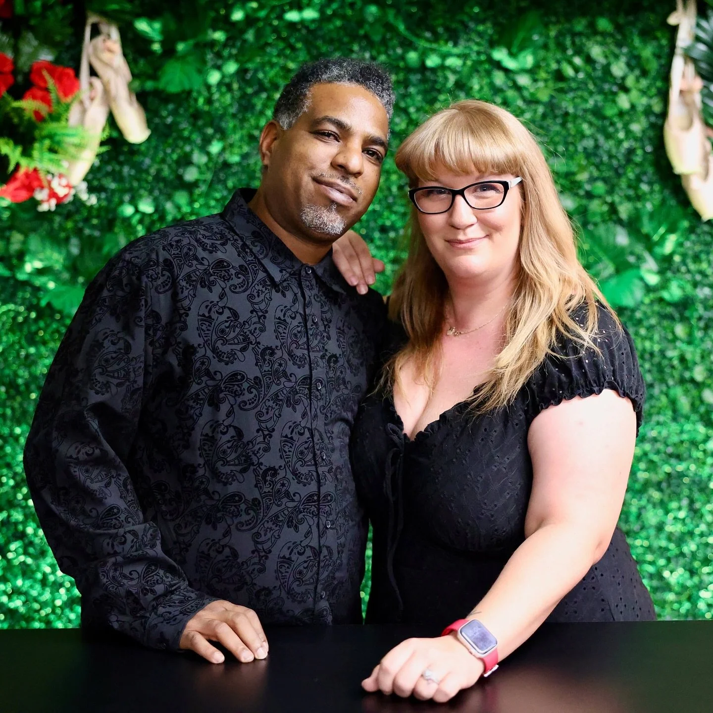 📸Thank you @jamesblonde001 for these fantastic photos of us after a long day of work we love❤️
#smallbuisness #familyowned #businessownership #eventvenue #eventplanning