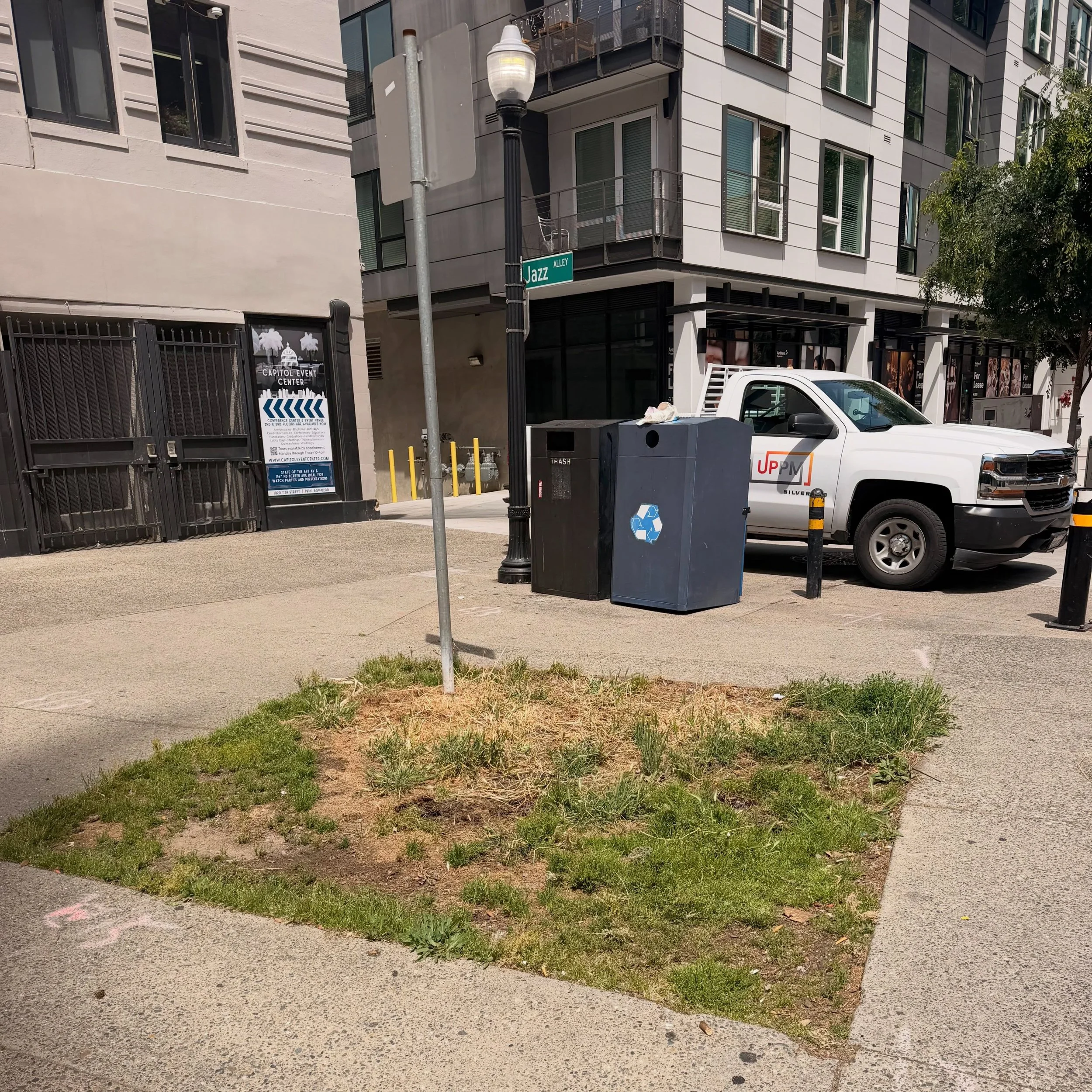 Taking inspo from the @downtownsac clean and safe meeting last week. Our neighbors over in the La Cosecha Plaza😉 @lacosechasacramento have been cleaning up on Thursday and we wanted to do our part in the Cathedral Square 🌾🪏

We invested $100 is th