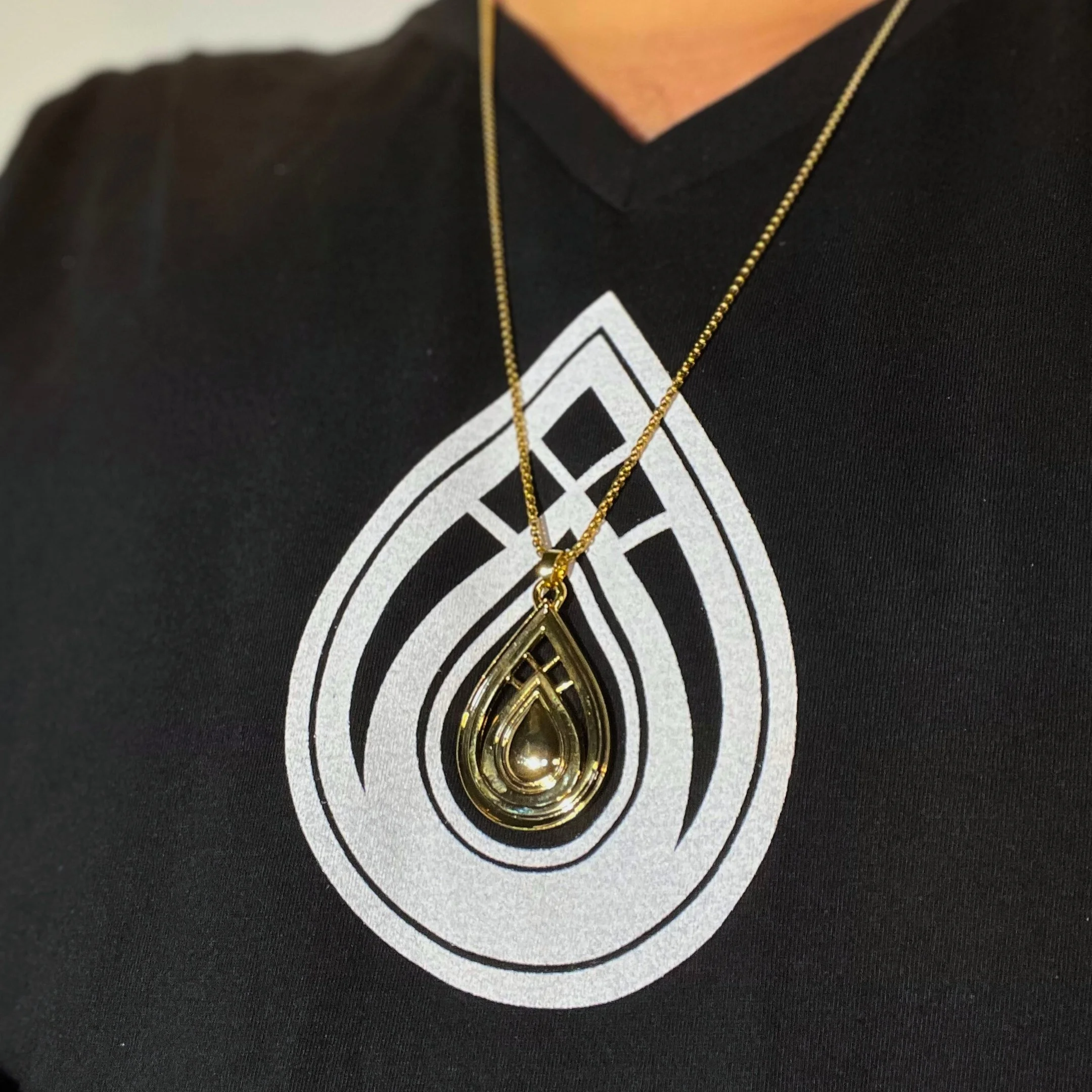 gold drop close up.jpeg