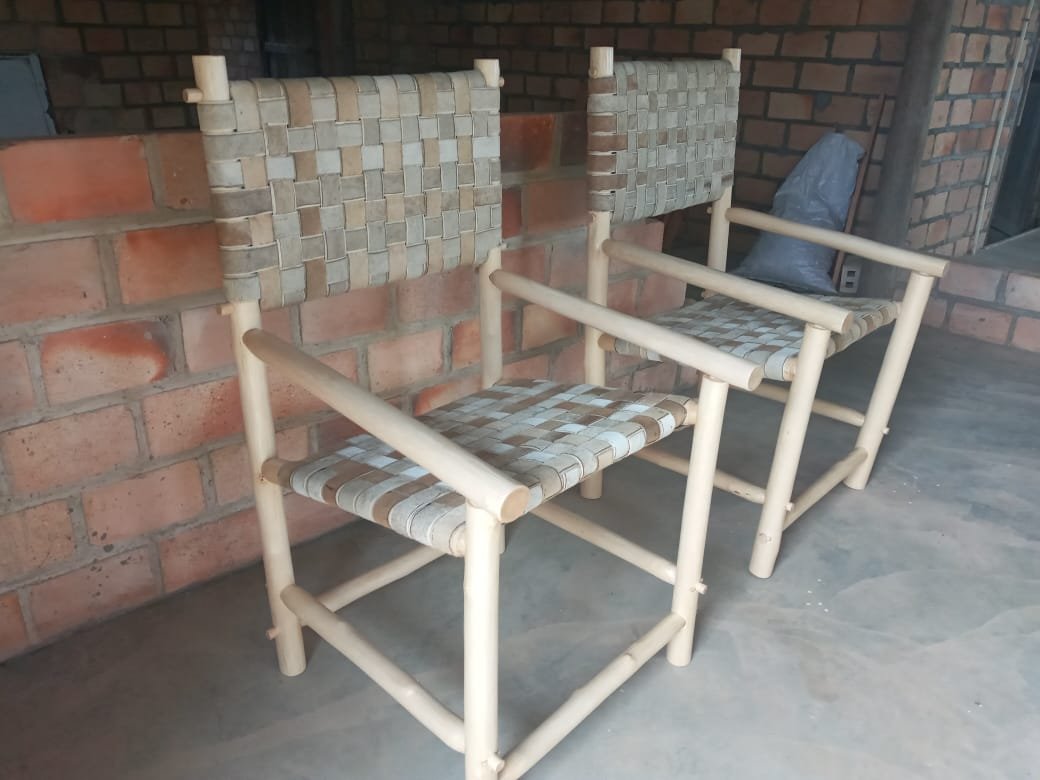 Armchairs of woven cowhide handmade in Yupukari