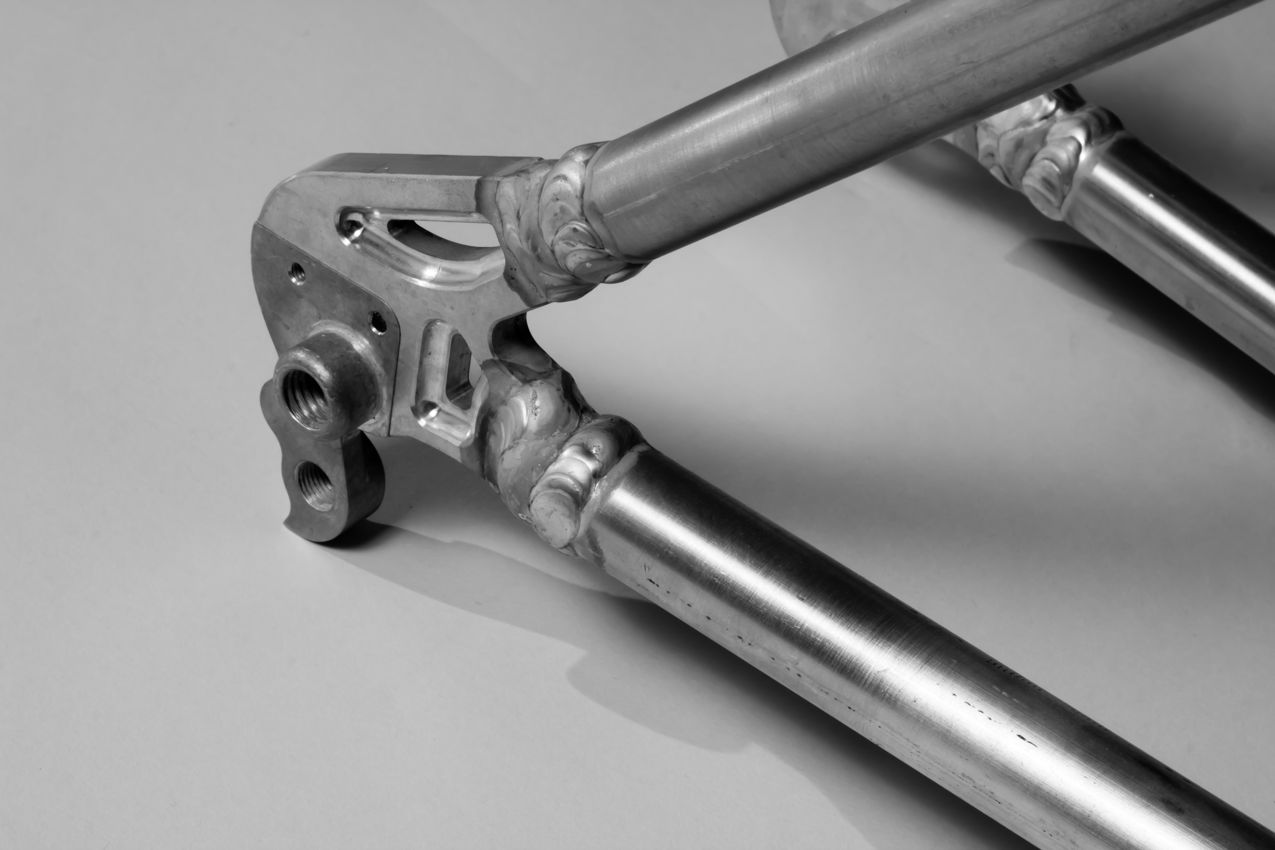 detail of custom 142 x 12 dropout