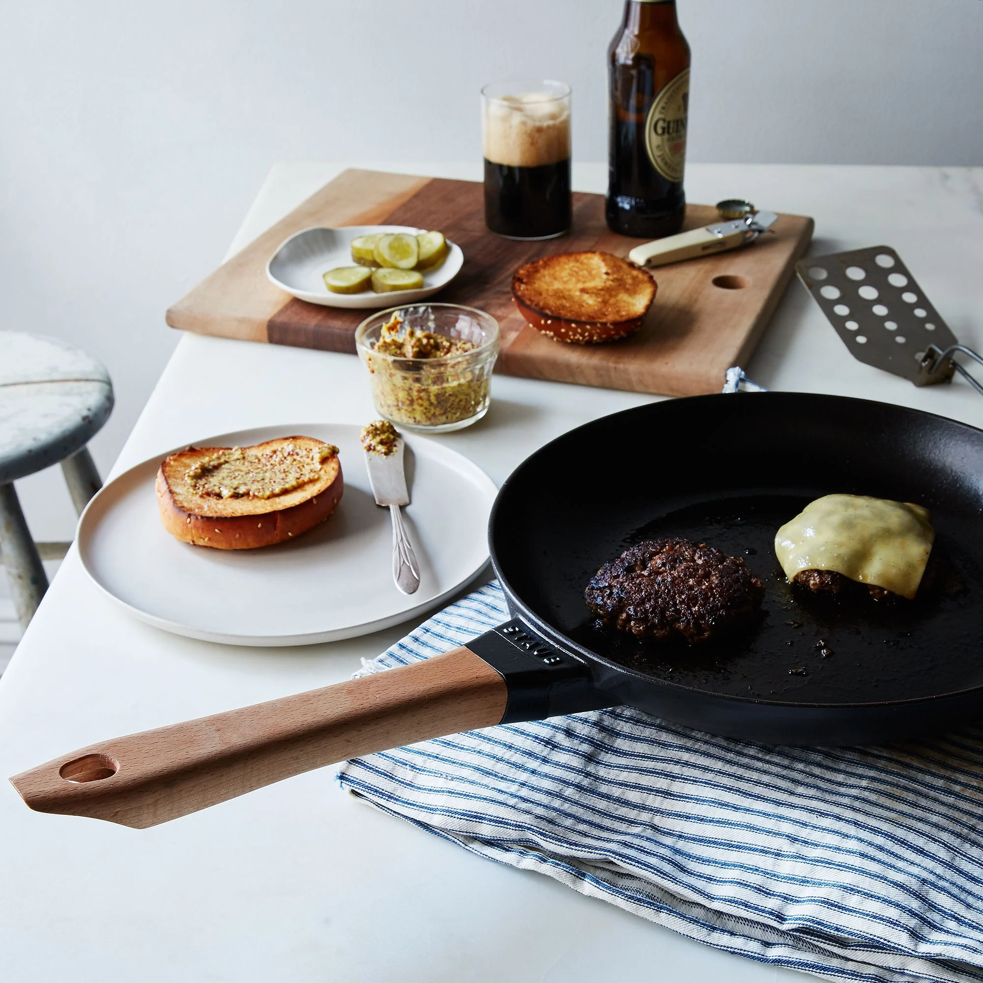 Staub zwilling wood handled fry pan_04.jpg