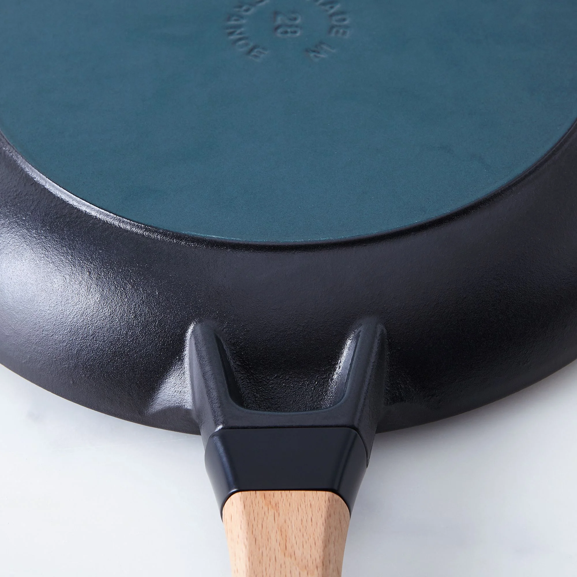 Staub zwilling wood handled fry pan_03.jpg