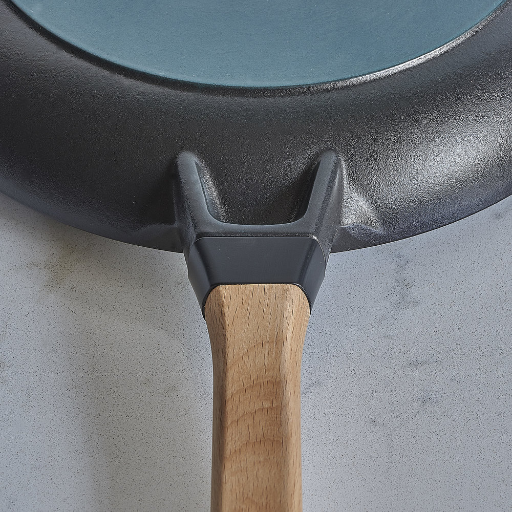 Staub - Cast Iron Fry Pan with Beechwood Handle - 26 cm