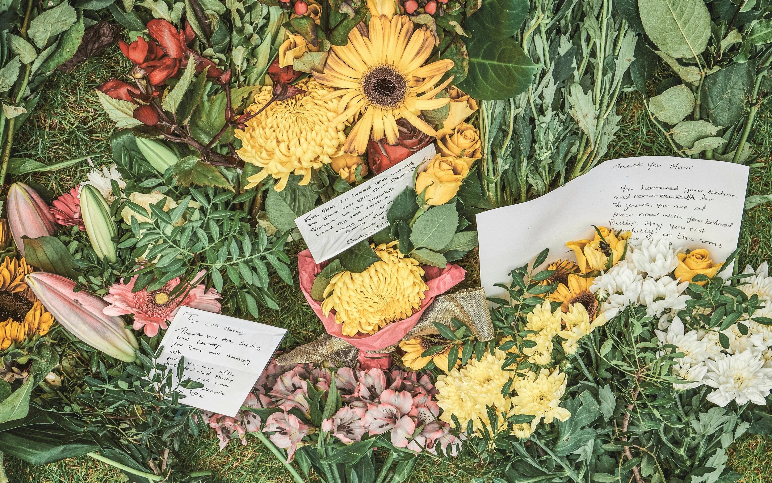 flowers with remembrance notes