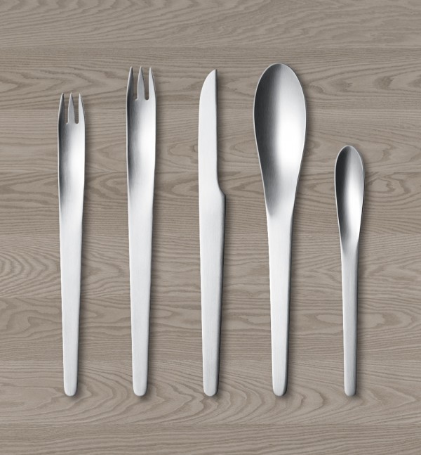 arne-jacobsen-minimalist-flatware-set-600x647.jpg