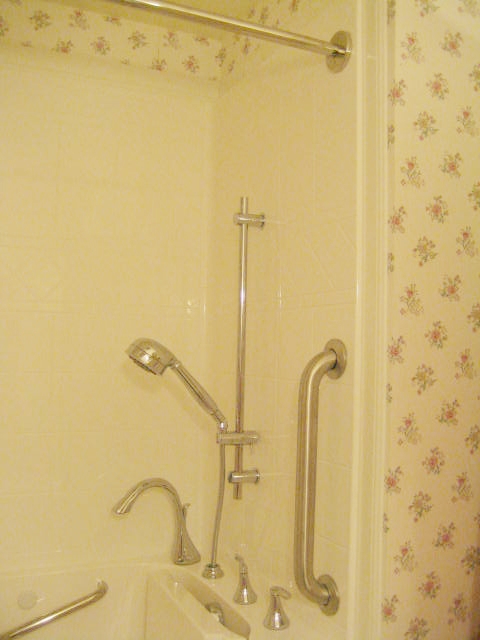 Walk-in bathtub 2.JPG