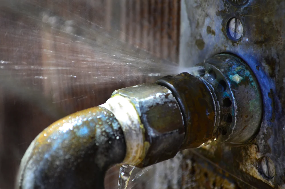 What to Do if You Have Water Damage From Leaky Pipes