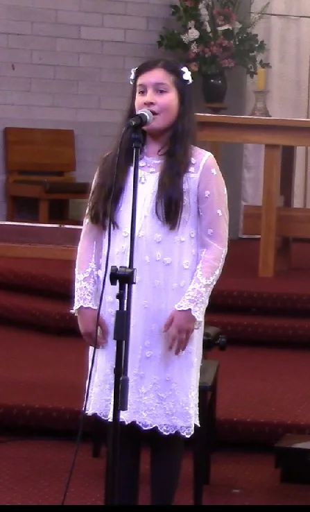 angelina sing.jpg