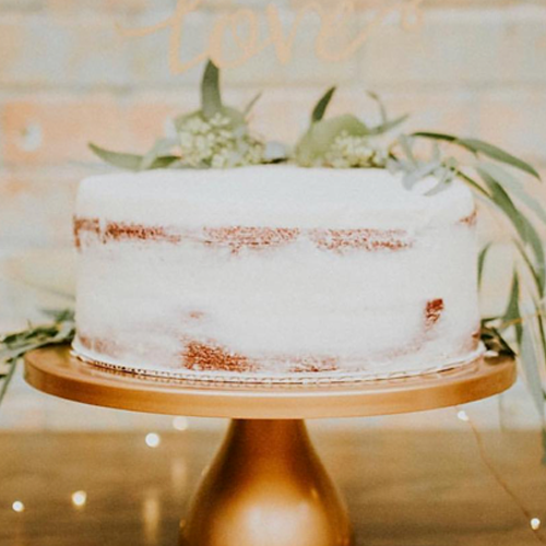 Photo by: @lexistaylorphoto Product Used: Single Tier Wedding Cake