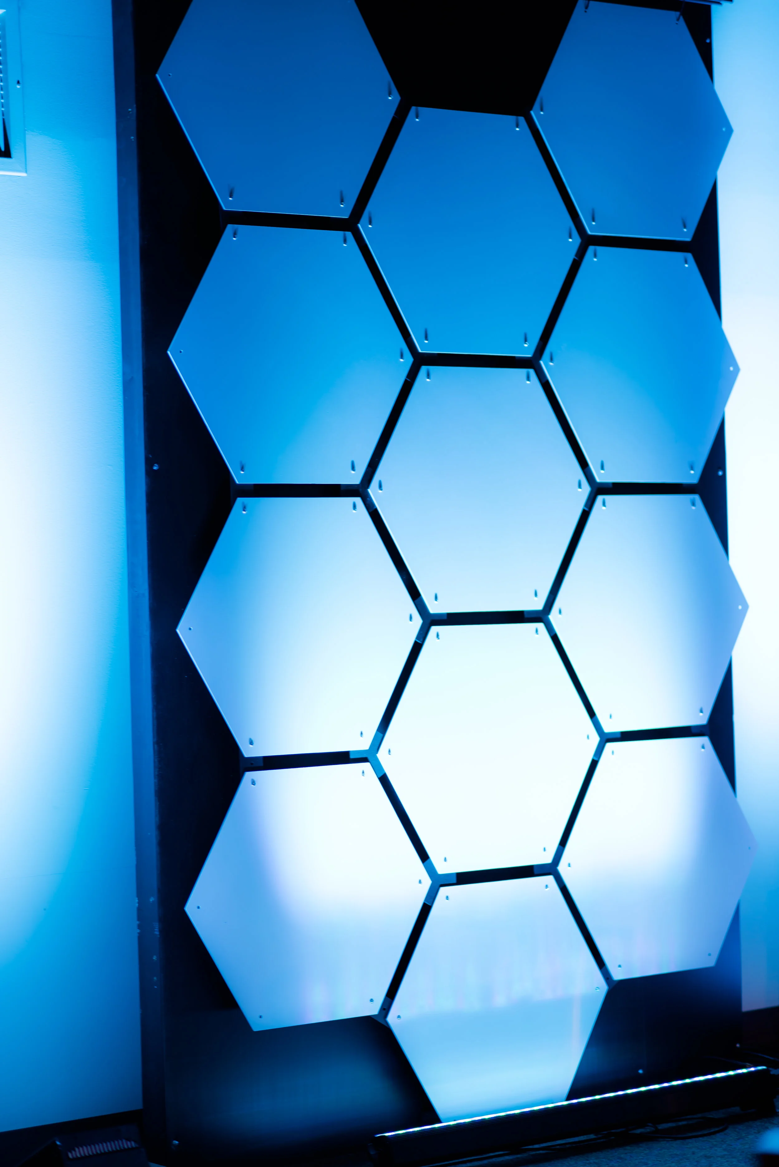 This is a Full Pack of Honeycomb hanging covering a 5’ wide x 8’ high wall section.