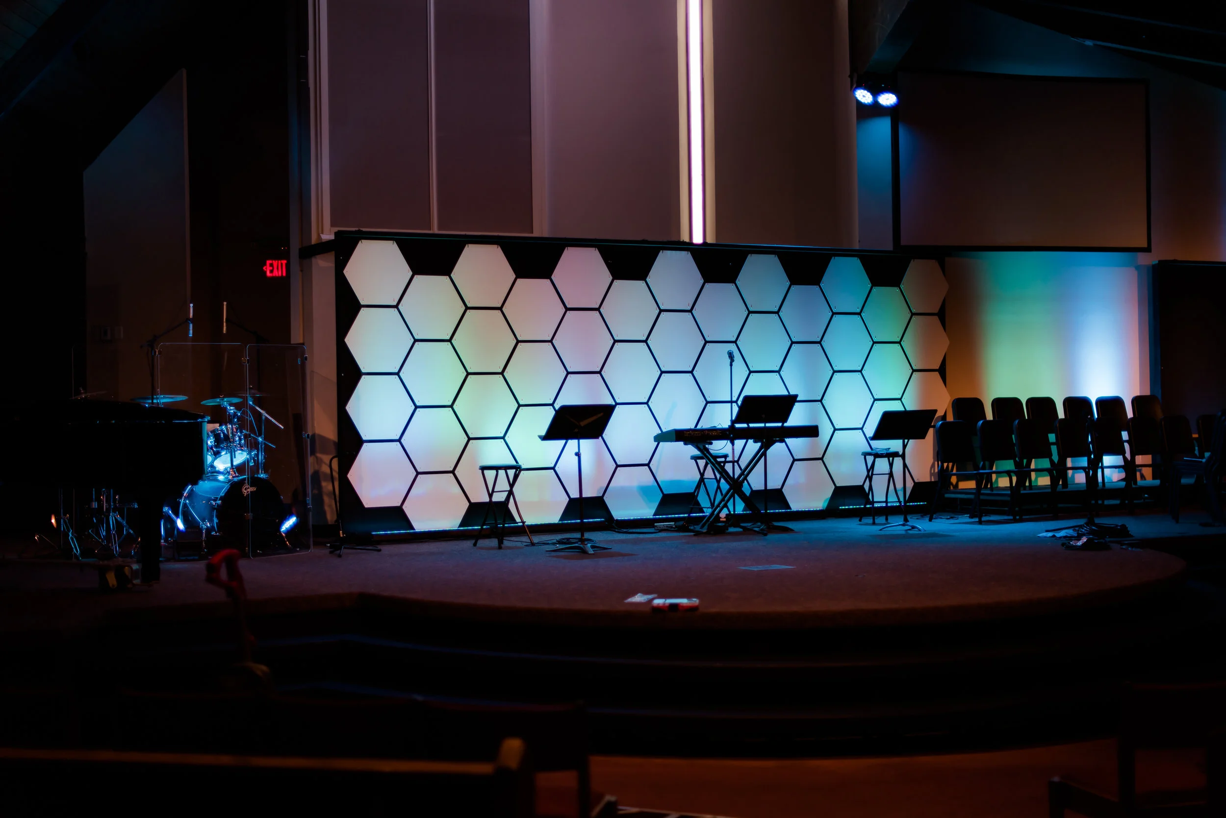 This set is 20’ wide x 8’ high. It uses 52 tiles. 4 Full packs and 1 Half pack were used to create this set.