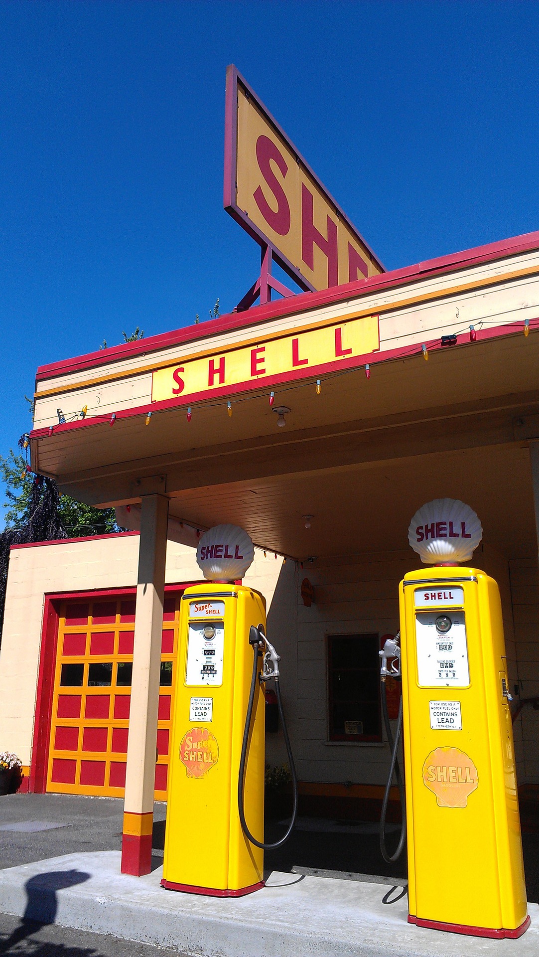 Old Shell gas stations and technology